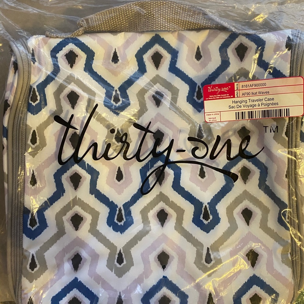 Hanging Traveler Case in Ikat Waves